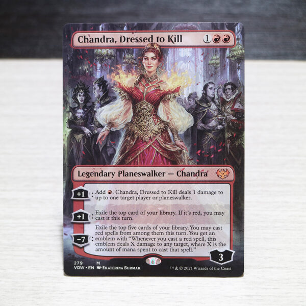 Chandra, Dressed to Kill extend art Innistrad: Crimson Vow (VOW) hologram